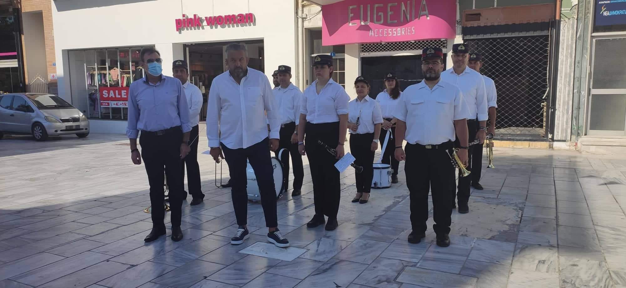 Ο Πρόεδρος της ΔΗΚΕΑ κος Ιωάννης Νίκας με την Φιλαρμονική Αχαρνών στο Μνημόσυνο για τους πεσόντες της Κύπρου